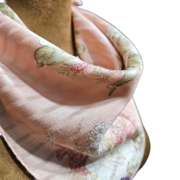 BURBERRY SCARF - Picture 16 of 16